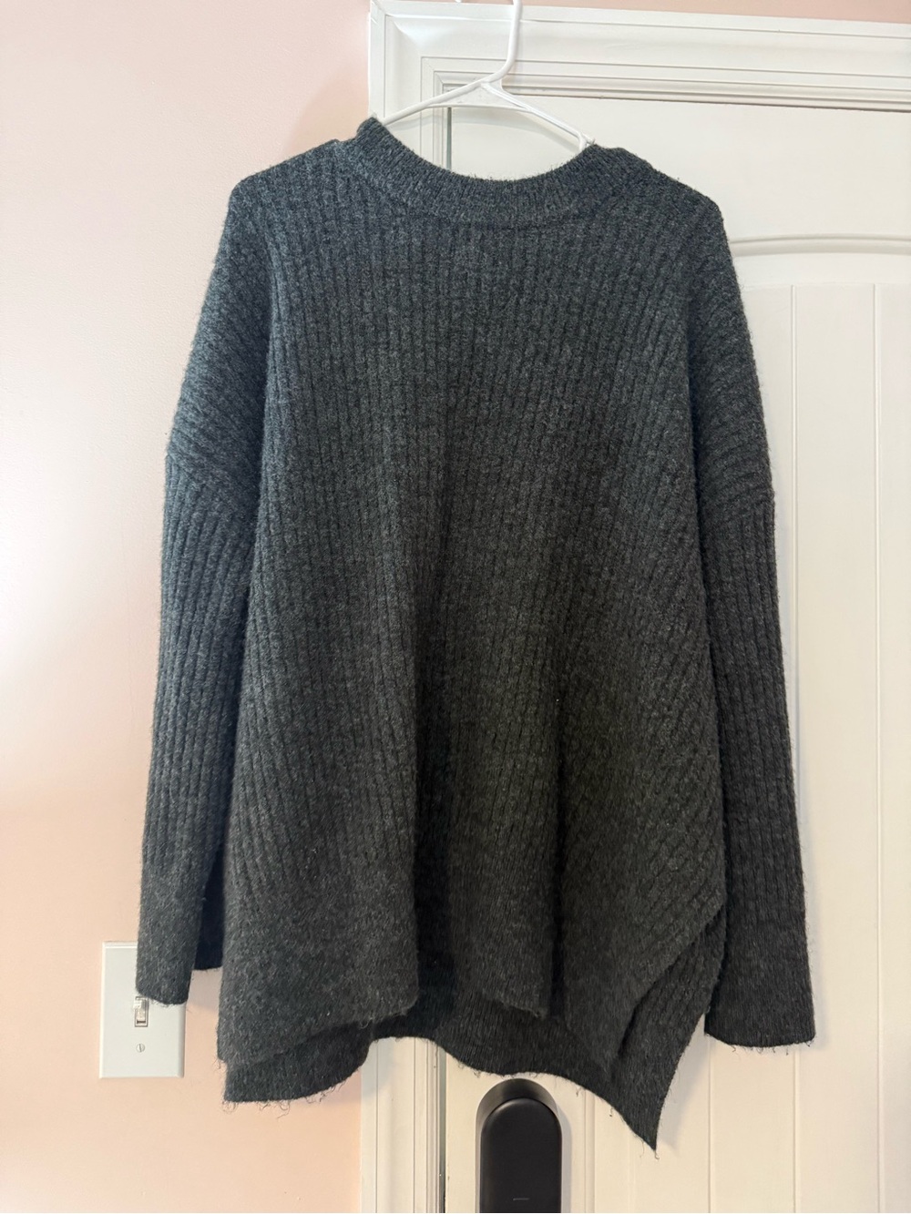 Oversized H&M Charcoal Ribbed Women's Sweater Size Medium